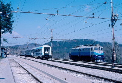 {short description of image}